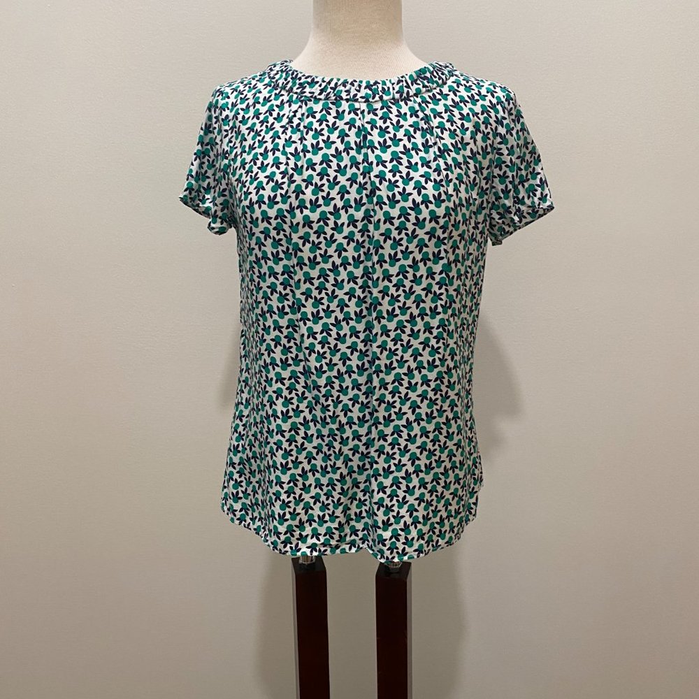 Women’s Boden White With Green Dot Leaf Design Short Sleeve Size 6